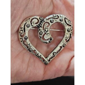 AAI vintage silver tone open heart brooch